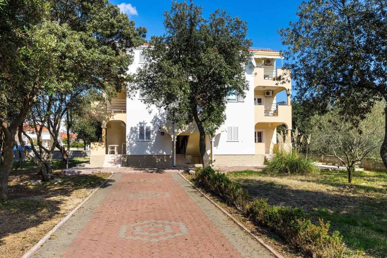Apartments By The Sea Vrsi - Mulo, Zadar - 5951 Bagian luar foto